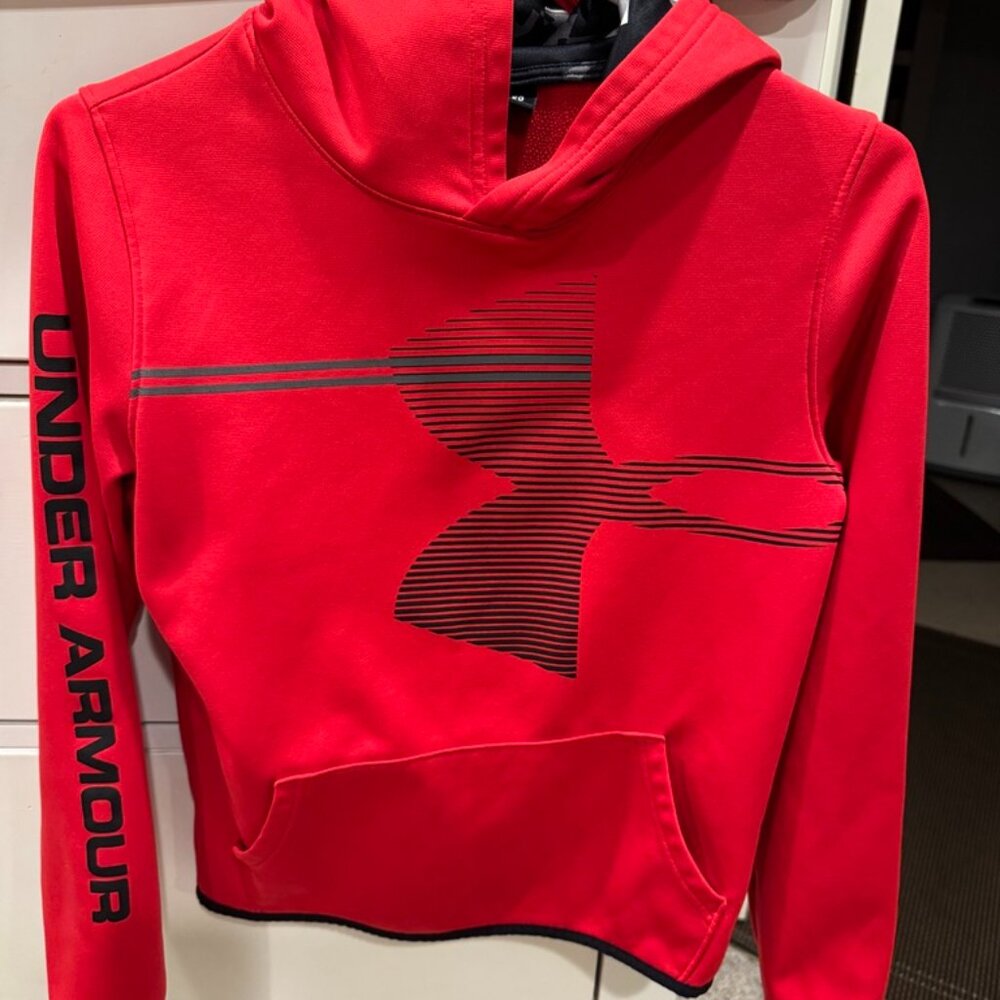 Under Armor Sweatshirt